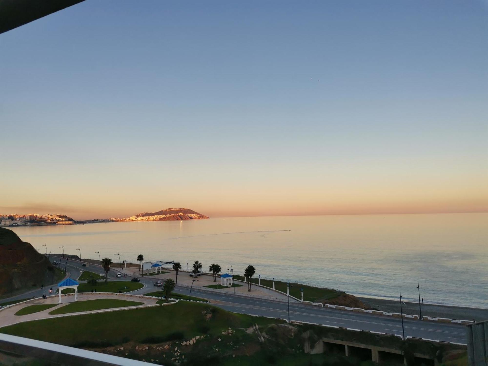 Appartf3 Vue Panoramique Sur Mer Residence Vista Del Mar Fnideq Exteriör bild